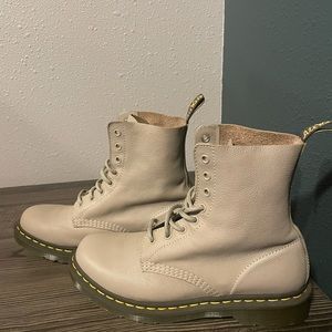 Dr. Marten 1460 Pascal Light Grey